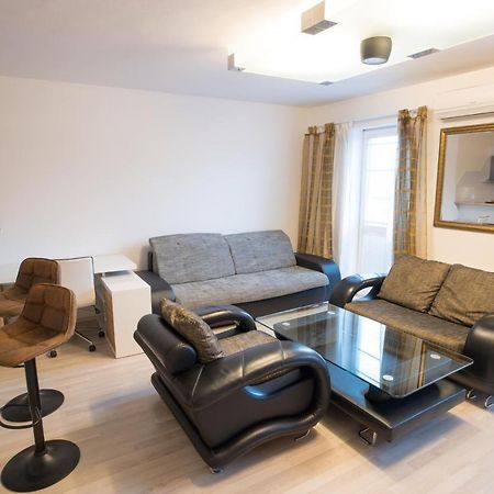 Apartment Vodni With Parking Brno Exterior foto
