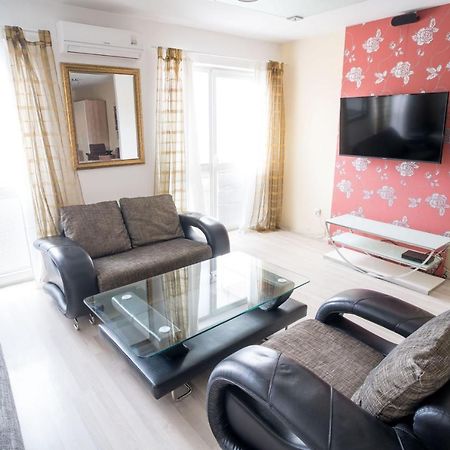 Apartment Vodni With Parking Brno Exterior foto