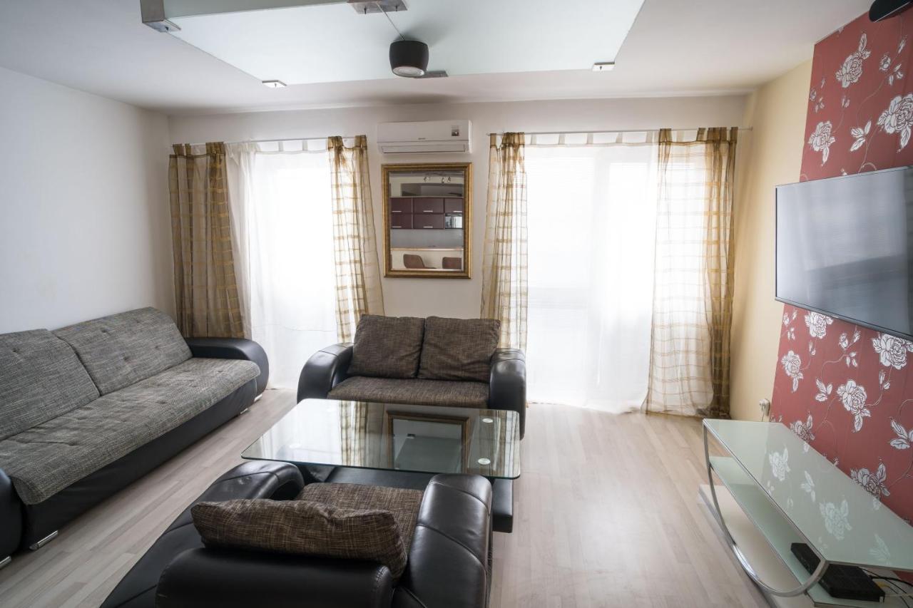 Apartment Vodni With Parking Brno Exterior foto